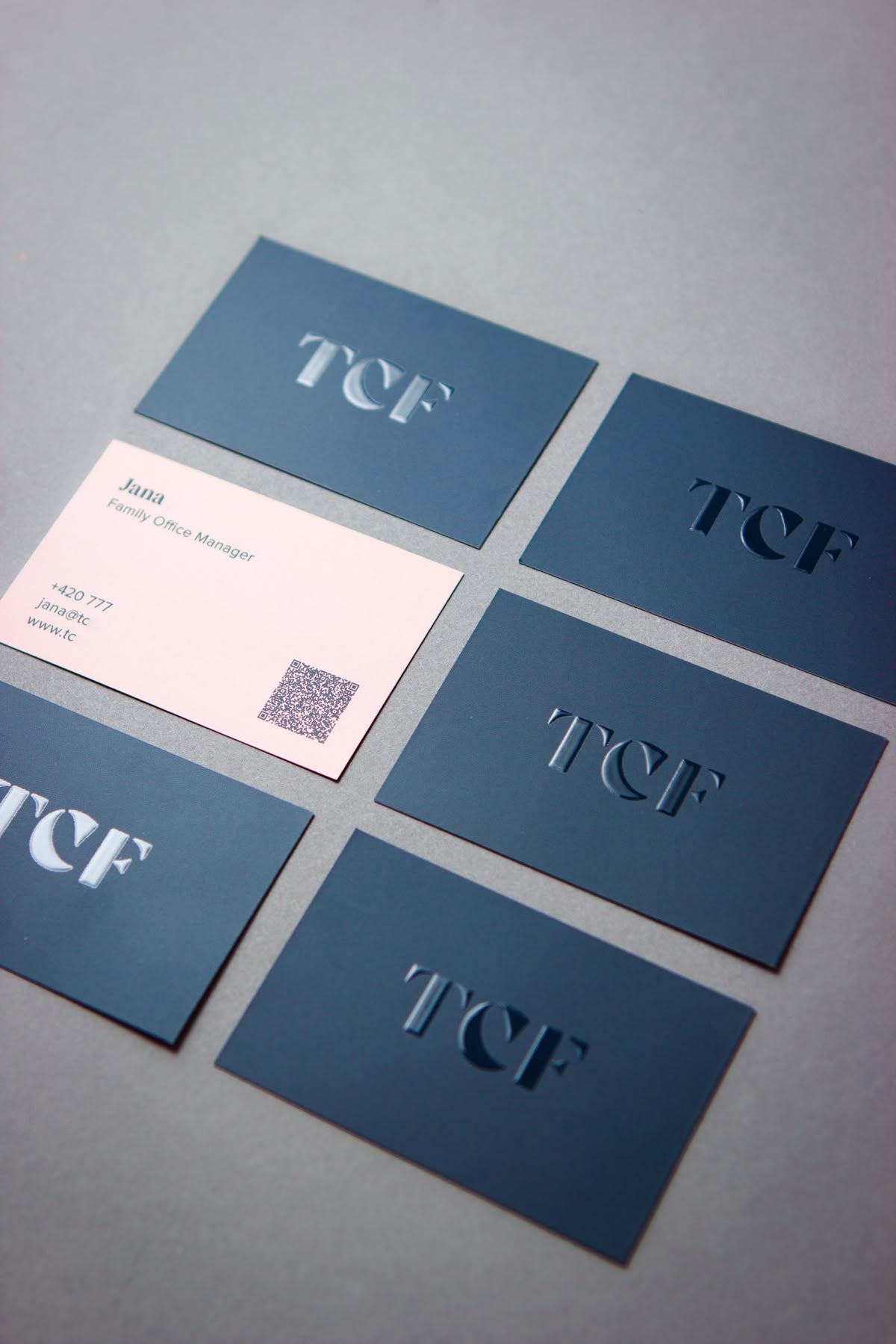Premium Spot UV Business Cards – Luxury Finish That Stands Out | Size 90x54mm